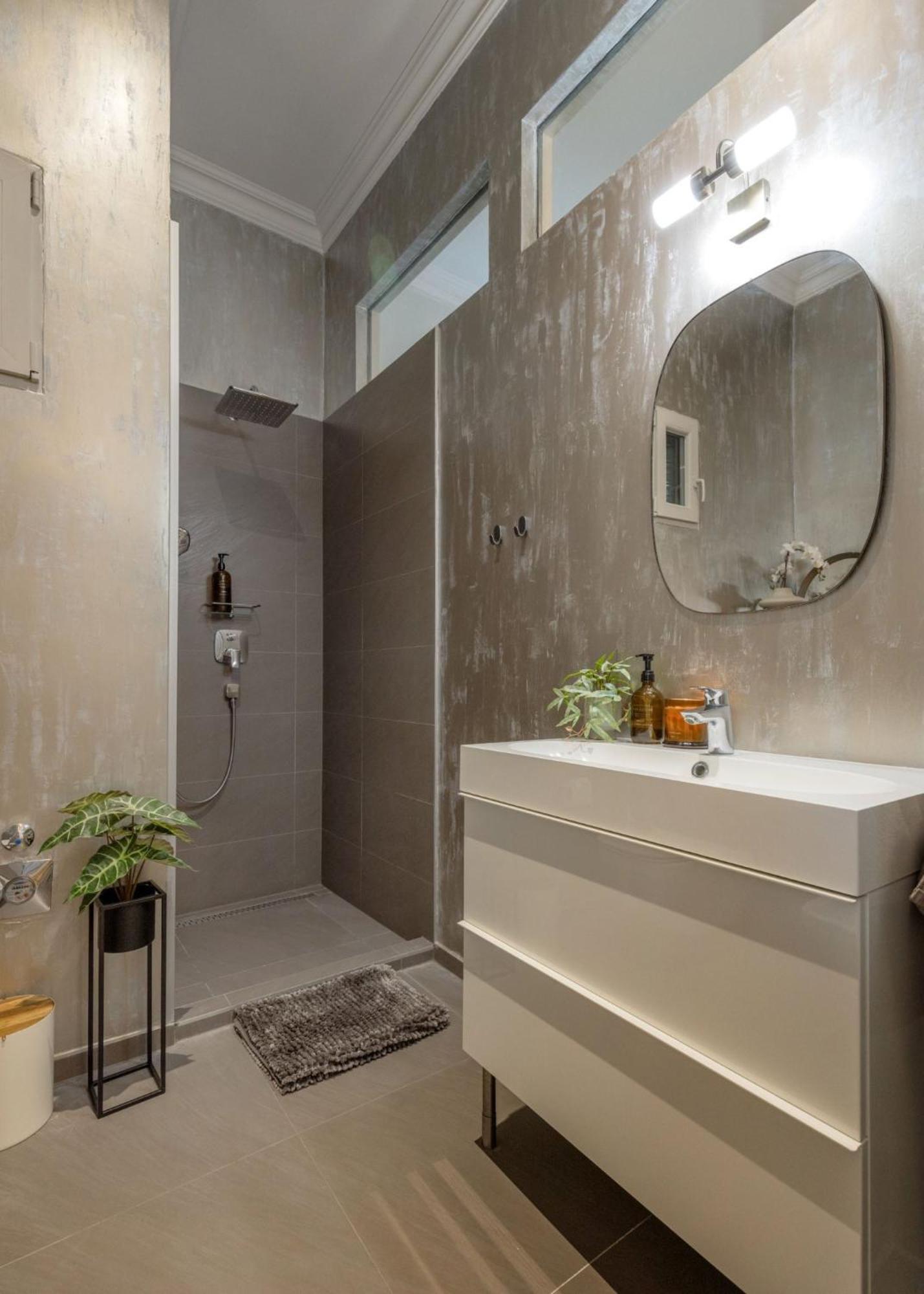 Timeless Elegant Apartment By Opera House Budapest Exterior photo
